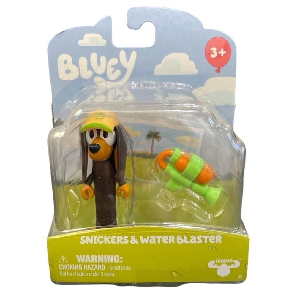 Snickers & Water Blaster Action Figure Playset